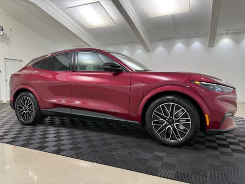 Molten Magenta Metallic Tinted Clearcoat 2025 Ford Mustang Mach-E Premium