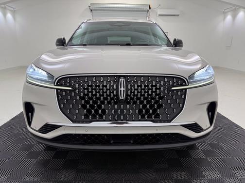 Pearl Metallic 2025 Lincoln Aviator Premiere AWD