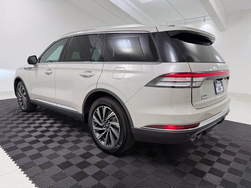 Pearl Metallic 2025 Lincoln Aviator Premiere AWD