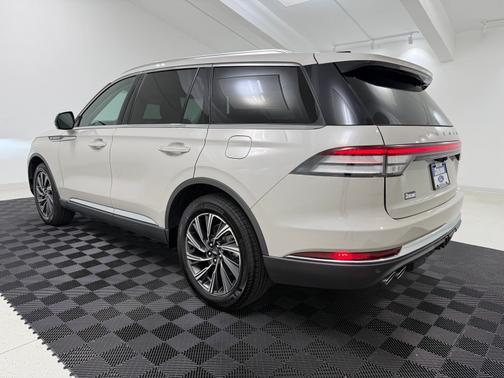 Pearl Metallic 2025 Lincoln Aviator Premiere AWD