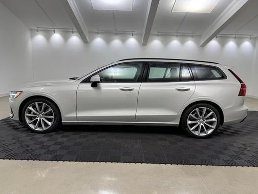 2020 Volvo V60 T5 Momentum