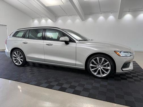 2020 Volvo V60 T5 Momentum