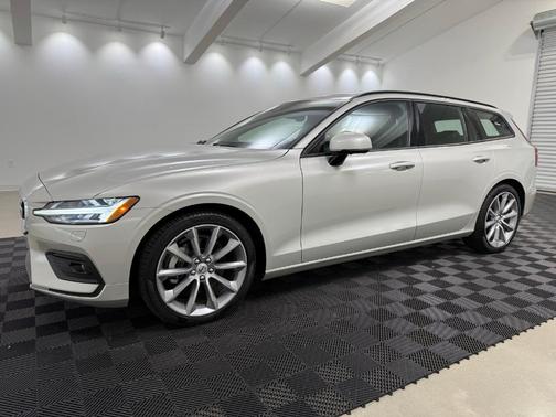 2020 Volvo V60 T5 Momentum