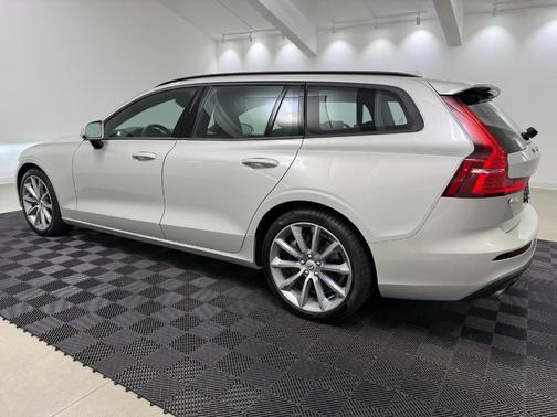 2020 Volvo V60 T5 Momentum