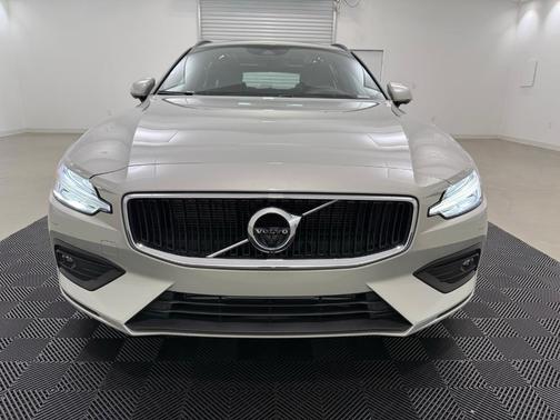 2020 Volvo V60 T5 Momentum