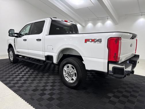 Oxford White 2025 Ford F-250 XLT