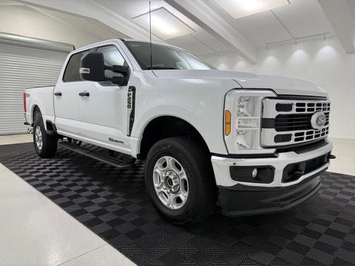 Oxford White 2025 Ford F-250 XLT