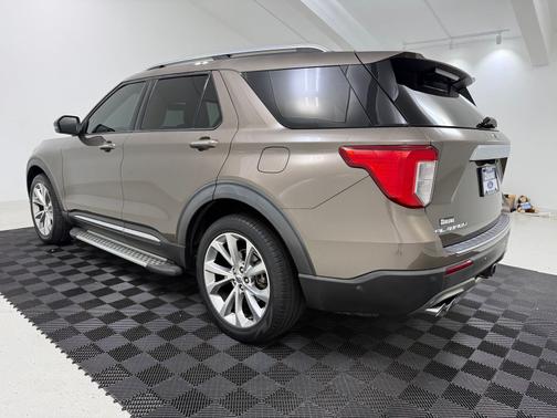 Stone Gray Metallic 2021 Ford Explorer Platinum
