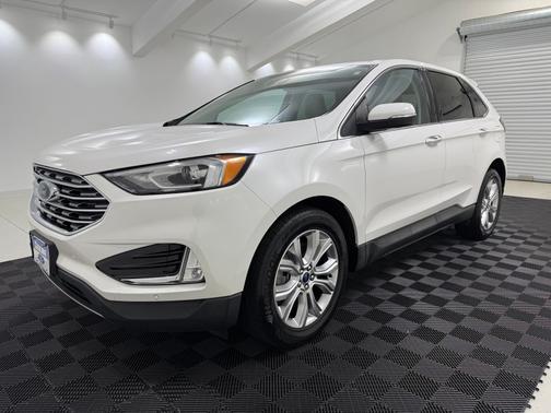 White Metallic 2022 Ford Edge Titanium