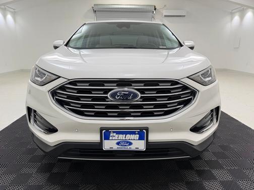 White Metallic 2022 Ford Edge Titanium