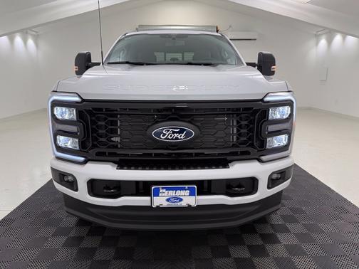 Oxford White 2027 Ford F-250 XLT