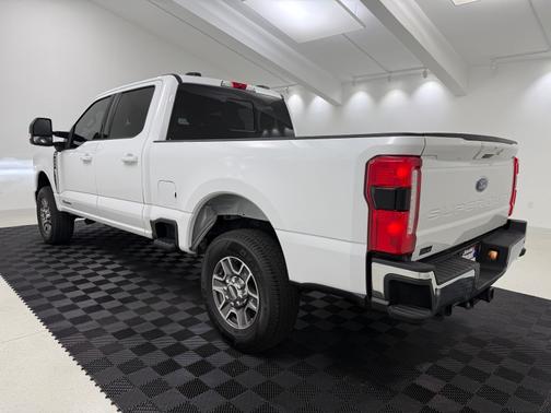 Oxford White 2024 Ford F-250 Lariat