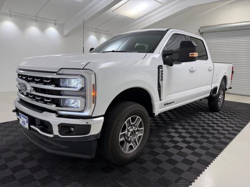 Oxford White 2024 Ford F-250 Lariat