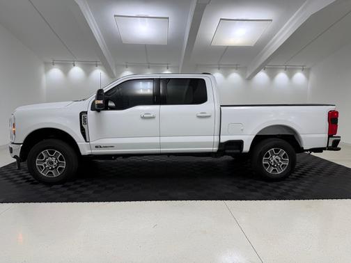 Oxford White 2024 Ford F-250 Lariat