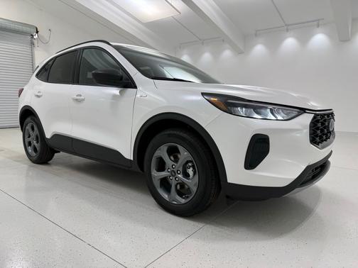 Star White Metallic Tri-Coat 2026 Ford Escape ST-Line