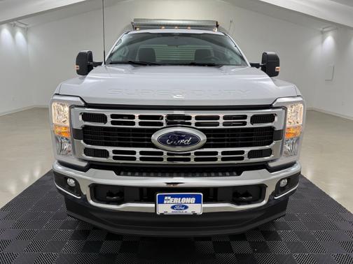 Oxford White 2025 Ford F-350 XLT