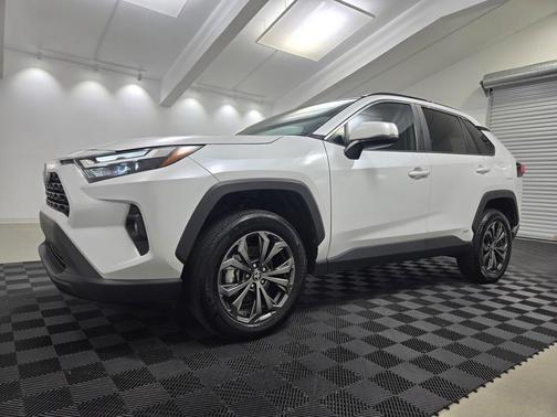 2023 Toyota RAV4 Hybrid XLE Premium