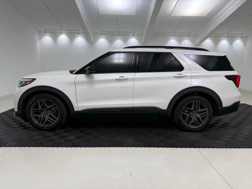 White Metallic 2025 Ford Explorer ST