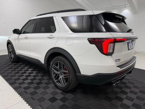 White Metallic 2025 Ford Explorer ST