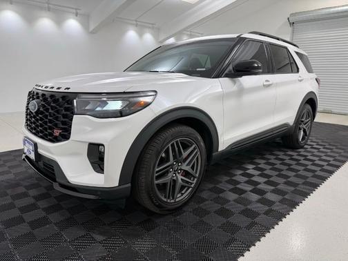 White Metallic 2025 Ford Explorer ST