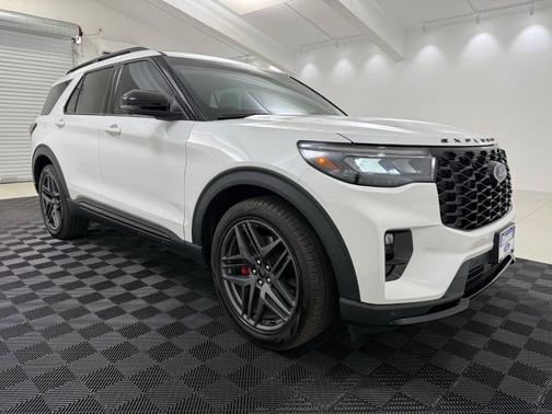 White Metallic 2025 Ford Explorer ST