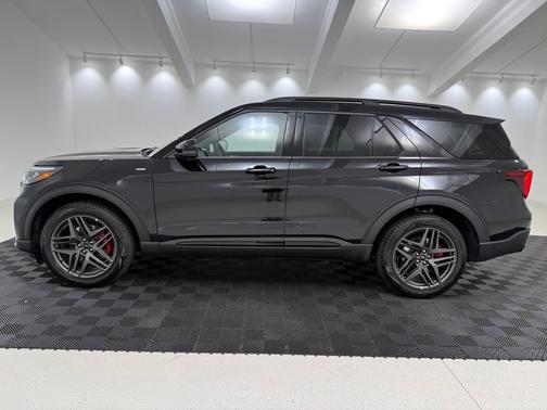 Agate Black Metallic 2026 Ford Explorer ST-Line