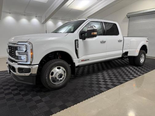 2025 Ford F-350 Lariat Super Duty