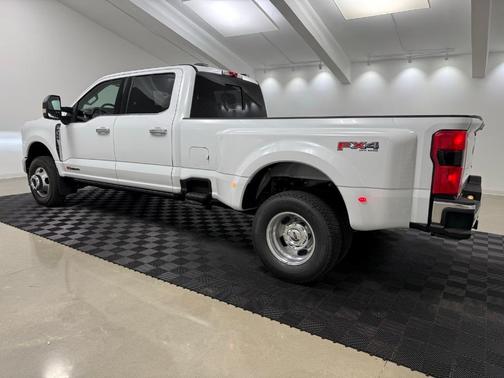 2025 Ford F-350 Lariat Super Duty