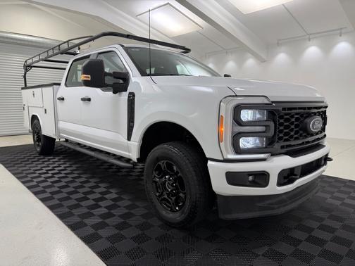 Oxford White 2023 Ford F-250 XL