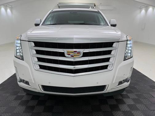 Crystal White Tri-Coat 2019 Cadillac Escalade ESV Luxury