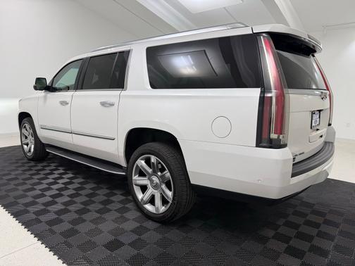Crystal White Tricoat 2019 Cadillac Escalade ESV Luxury