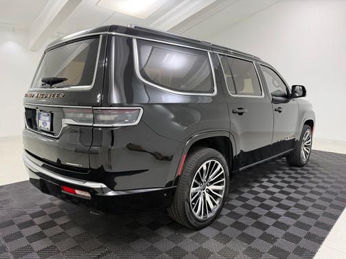 Diamond Black Crystal Pearlcoat 2023 Jeep Grand Wagoneer Series III