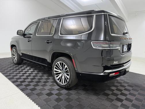 Diamond Black Crystal Pearlcoat 2023 Jeep Grand Wagoneer Series III