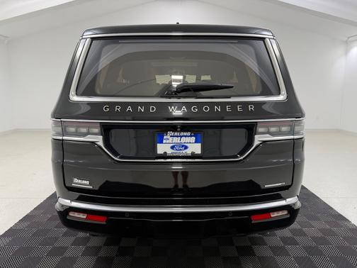 Diamond Black Crystal Pearlcoat 2023 Jeep Grand Wagoneer Series III