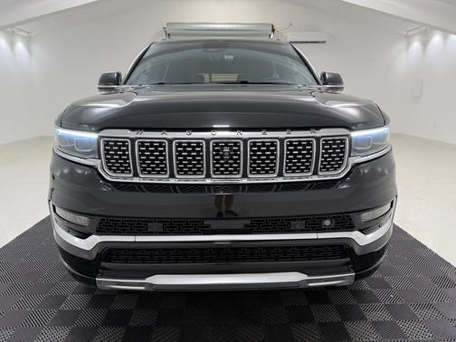 Diamond Black Crystal Pearlcoat 2023 Jeep Grand Wagoneer Series III