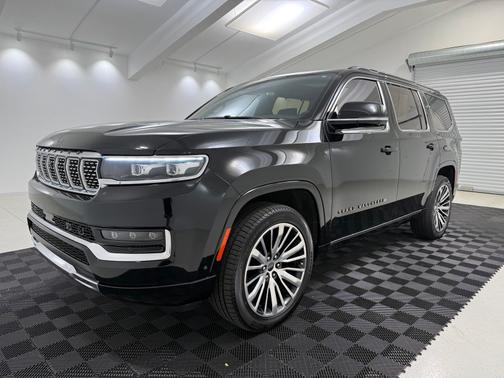 Diamond Black Crystal Pearlcoat 2023 Jeep Grand Wagoneer Series III