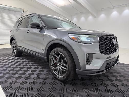 Gray Metallic 2025 Ford Explorer ST-Line 4WD