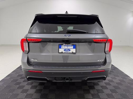 Gray Metallic 2025 Ford Explorer ST-Line 4WD