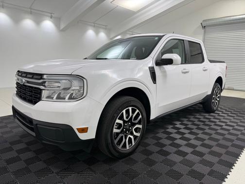 Oxford White 2023 Ford Maverick Lariat