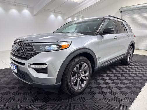Silver Metallic 2023 Ford Explorer Base