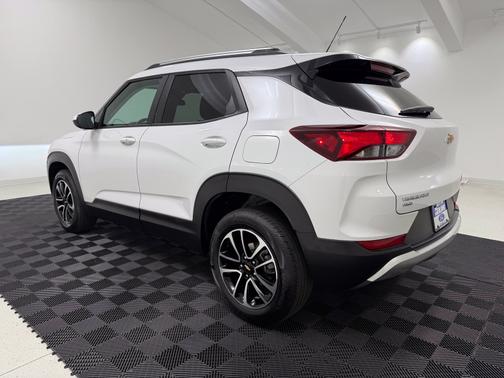 Summit White 2025 Chevrolet Trailblazer LT
