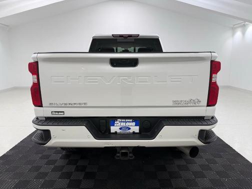 Iridescent Pearl Tricoat 2022 Chevrolet Silverado 3500 High Country