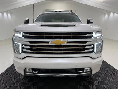 Iridescent Pearl Tricoat 2022 Chevrolet Silverado 3500 High Country