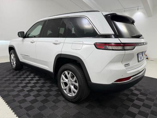 Bright White Clearcoat 2022 Jeep Grand Cherokee Limited