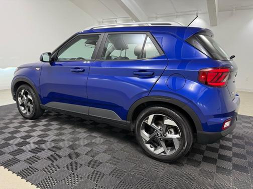 2024 Hyundai VENUE Limited