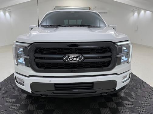 Oxford White 2024 Ford F-150 Lariat