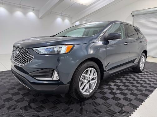 Blue Metallic 2023 Ford Edge SEL