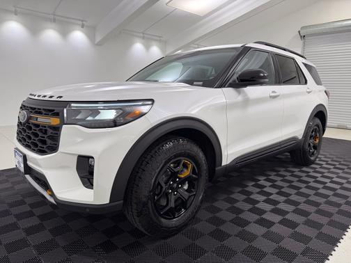 Star White Metallic Tri-Coat 2026 Ford Explorer Tremor 4WD