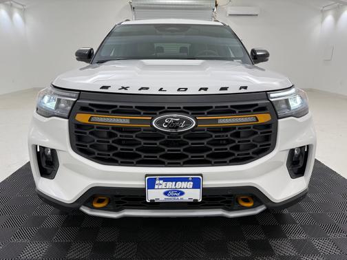Star White Metallic Tri-Coat 2026 Ford Explorer Tremor 4WD