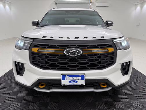 Star White Metallic Tri-Coat 2026 Ford Explorer Tremor 4WD